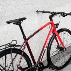 Trek FX 3 Disc Uitgerust Viper Red Naar Cobra Blood Fade -Exporteren Rij Licht Winkel FX3DiscEquipped 22 35107 B Alt1