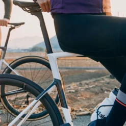 Cannondale SuperSix EVO Carbon Schijf 105 Zwart Parel -Exporteren Rij Licht Winkel SuperSix EVO In The Wild 1