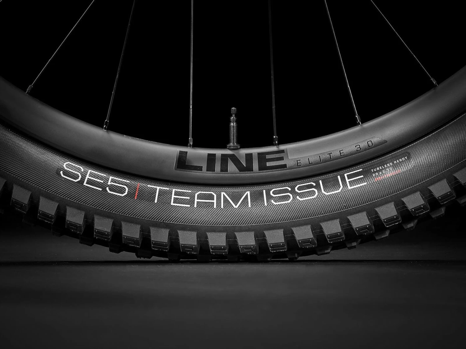 Trek Brandstof EX 7 Gen 6 Matzwart 10 Trek Brandstof EX 7 Gen 6 Matzwart - Afbeelding 10